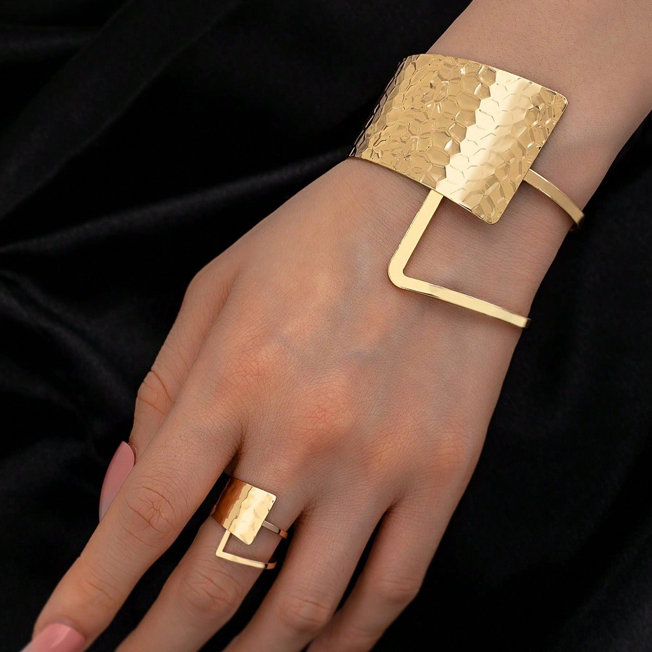 Modern Hammered Jewelry Set – 1 Bracelet and 1 Ring