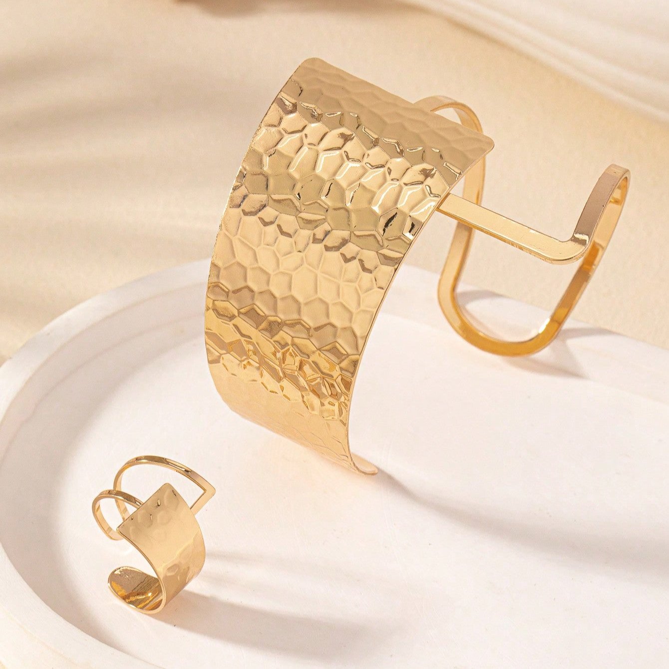 Modern Hammered Jewelry Set – 1 Bracelet and 1 Ring