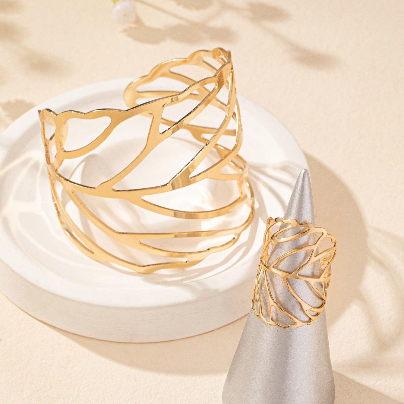 Leaf Jewelry Set – 1 Bracelet and 1 Ring