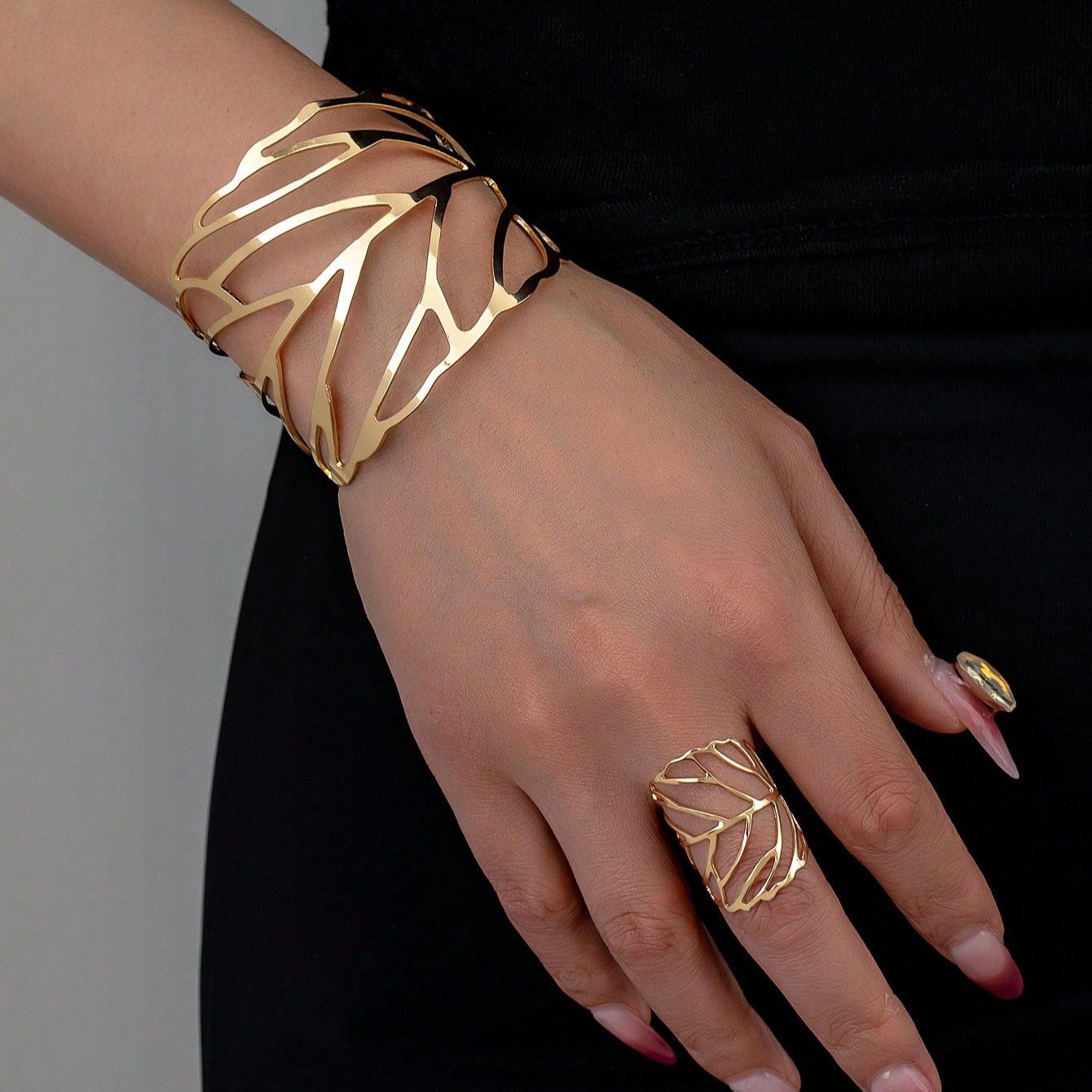 Leaf Jewelry Set – 1 Bracelet and 1 Ring